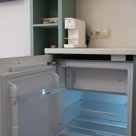 Host2u Lux - Breakfast - Free Parking Apartment